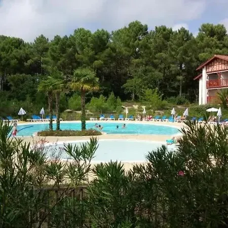 Appartement En Residence Pierre Et Vacance Au Golf Biscarrosse Exterior photo
